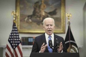 Biden Send Clear Message on Economy as Warning Signs